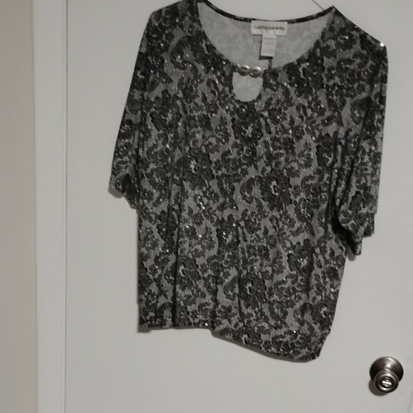 Black and White Scoop Neck 3/4 Sleeve Boxy Cut Out Blouse - Picture 1 of 5